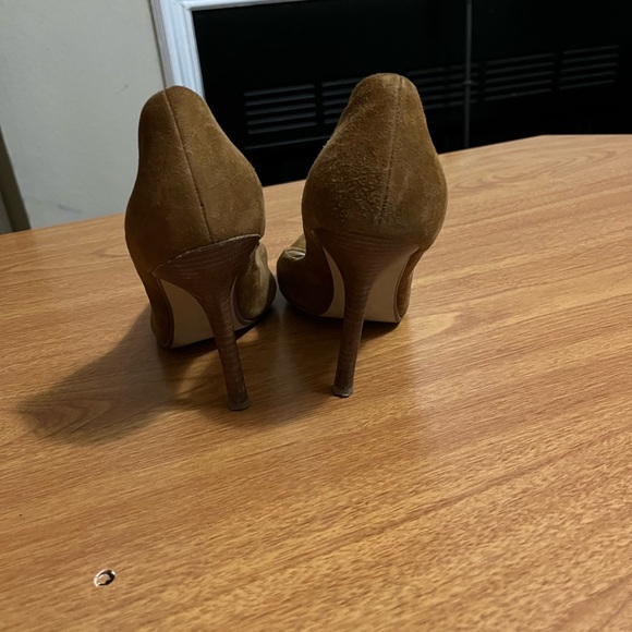 Brown Suede Guess Women's Pumps
No Box included - Picture 4 of 9